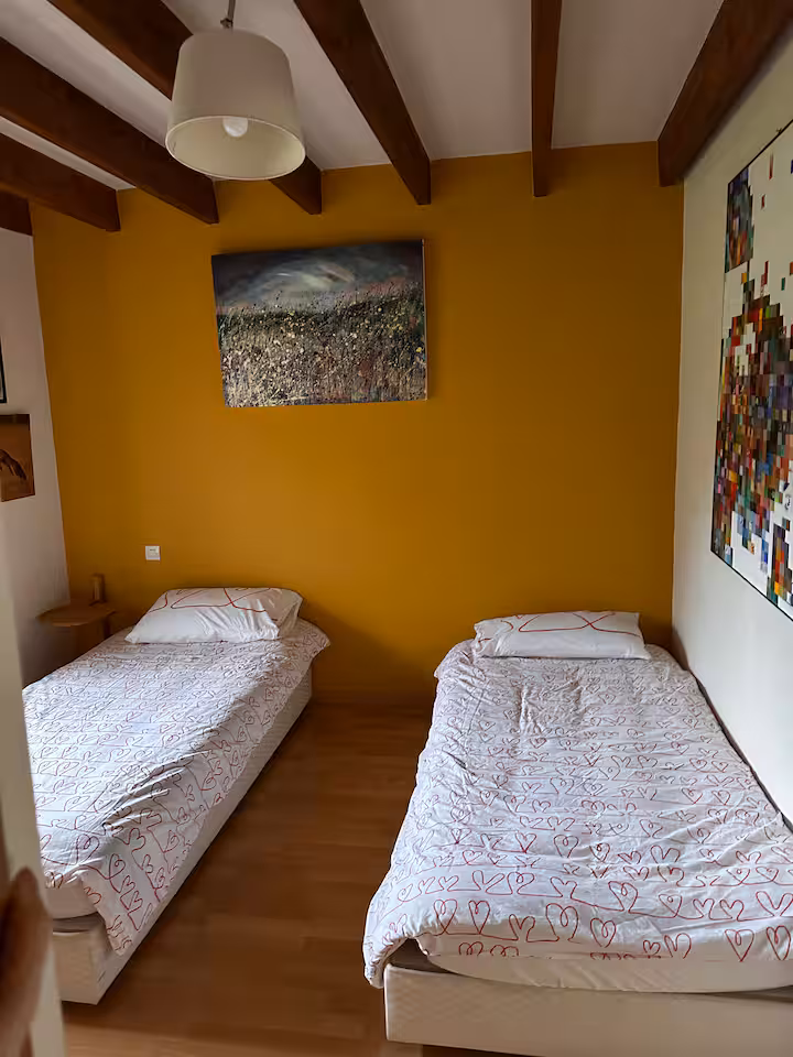 Forge in France twin bed with ensuite